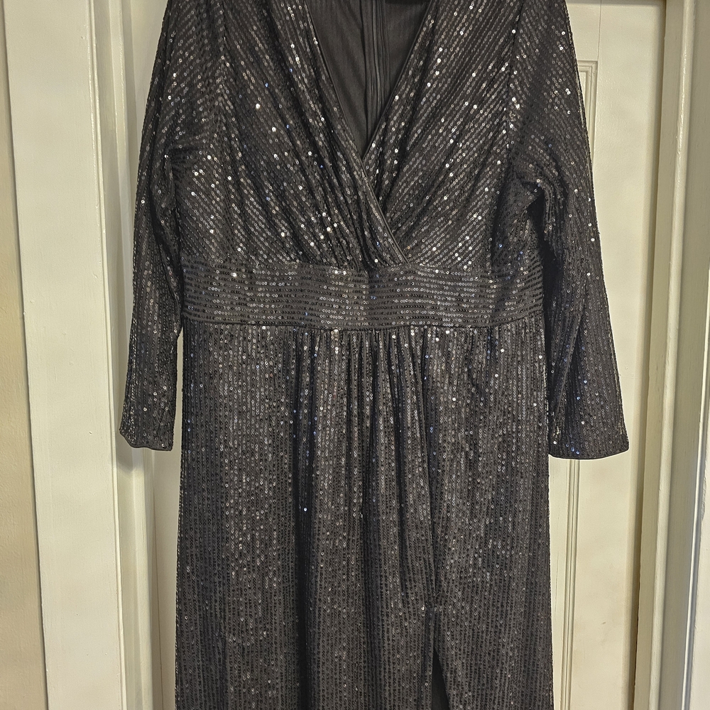 Elegant Black Sequin Wedding Dress. Worn twice. A Few Pulls Along The Arm.